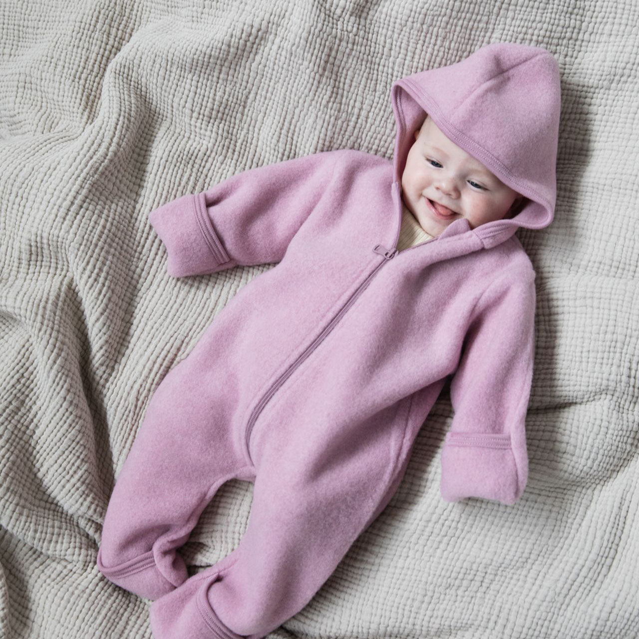 Engel Baby Overall mit Kapuze und Reißverschluss aus Merinoschurwolle/Fleece