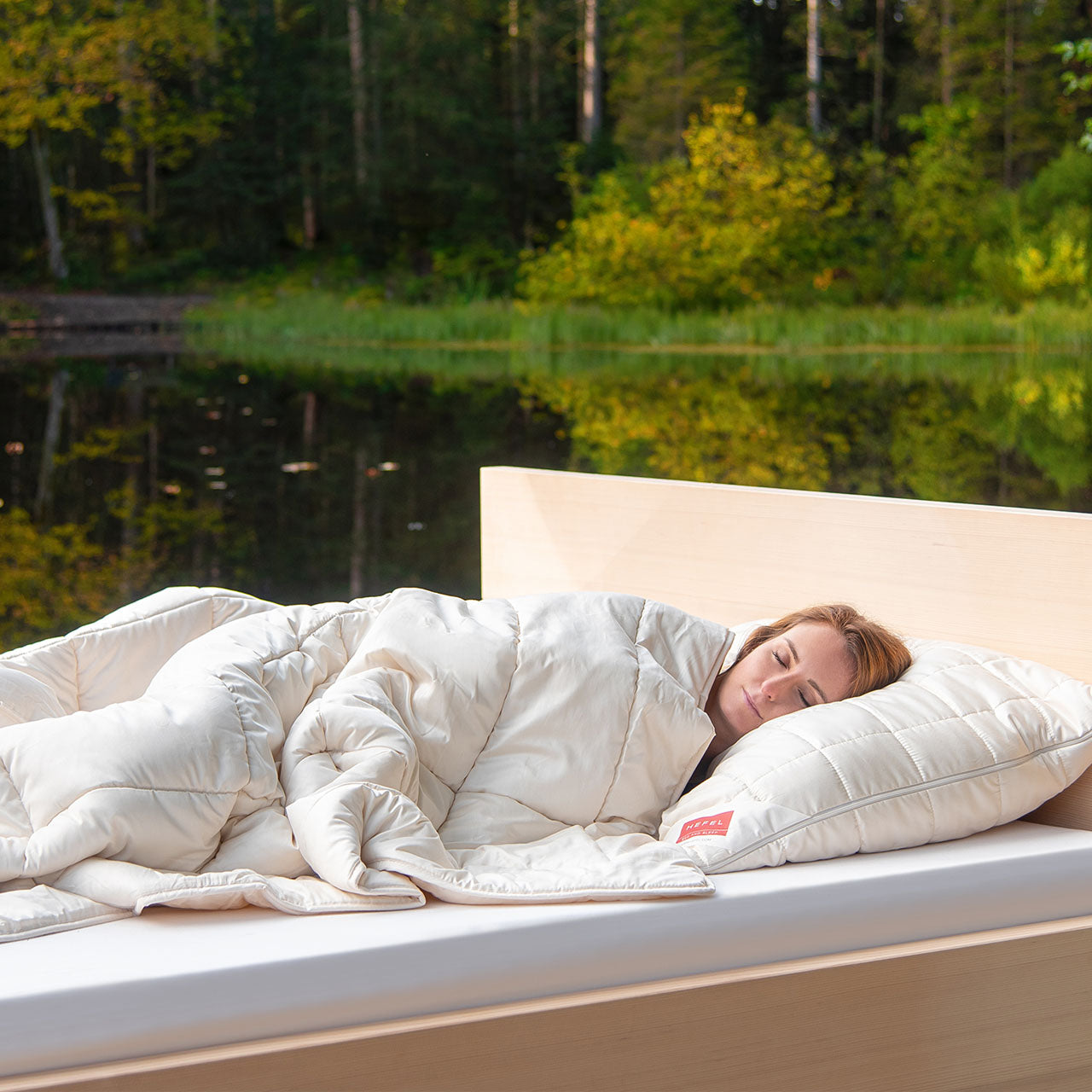 Hefel Bio Timber Ganzjahres-Bettdecke light mit TENCEL™-Füllung